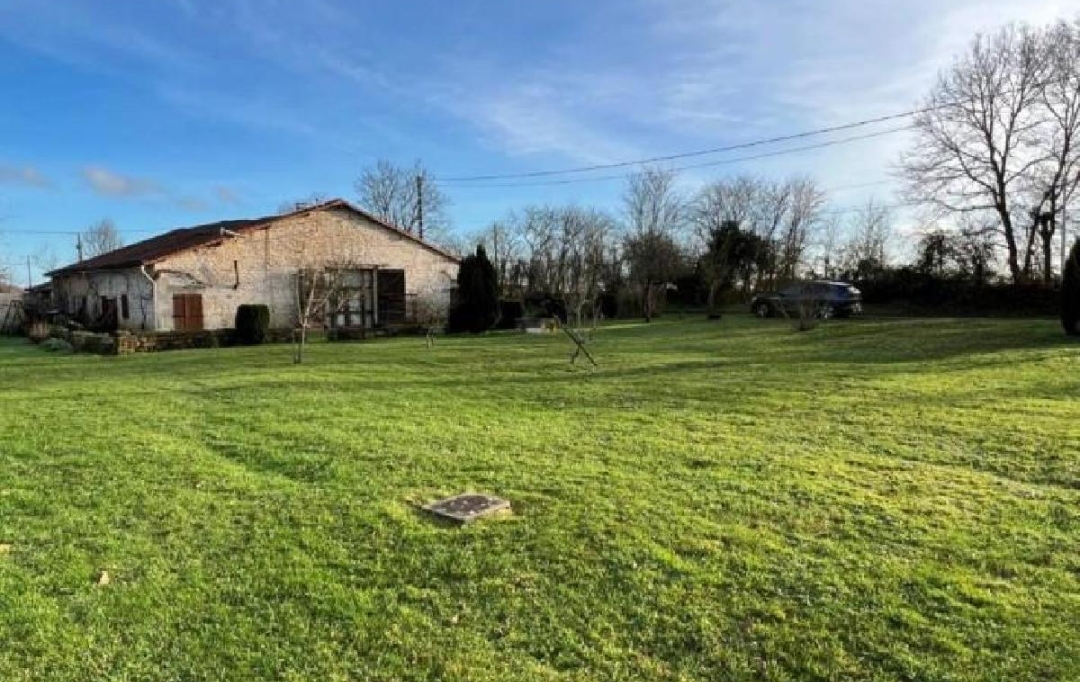 AGENCE TIC RUFFEC : Maison / Villa | CIVRAY (86400) | 150 m2 | 60 000 € 