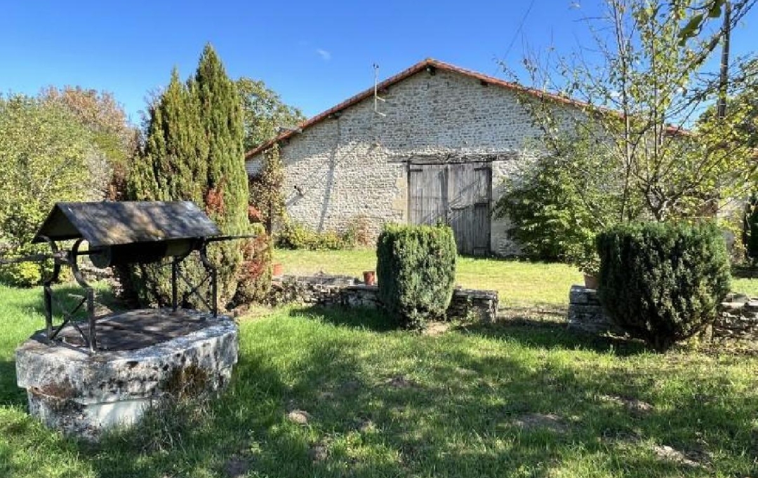 AGENCE TIC RUFFEC : Maison / Villa | CIVRAY (86400) | 150 m2 | 60 000 € 