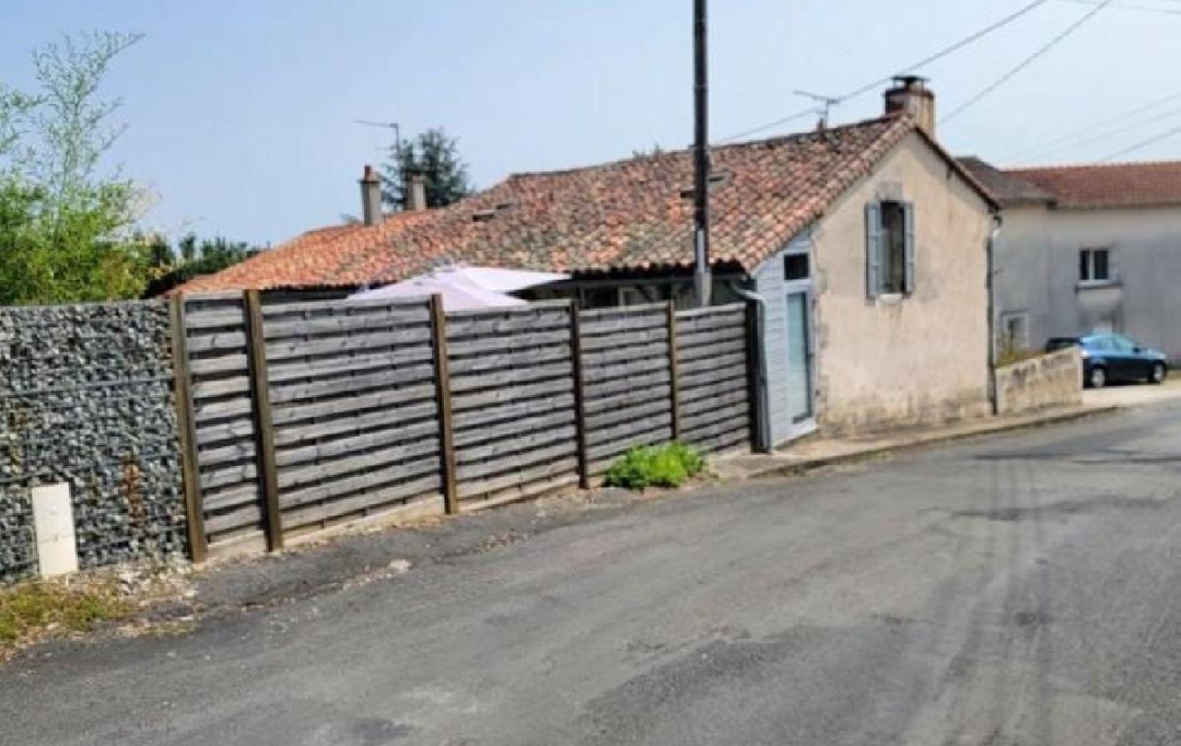 AGENCE TIC RUFFEC : Maison / Villa | CIVRAY (86400) | 79 m2 | 85 600 € 