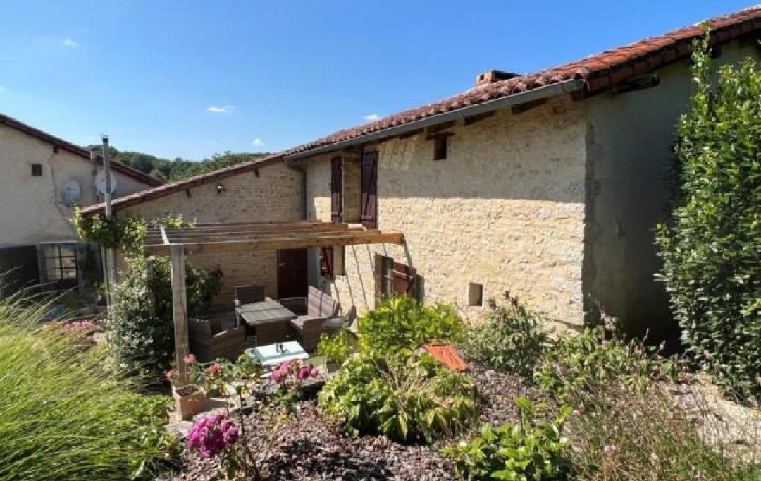 AGENCE TIC RUFFEC : House | NANTEUIL-EN-VALLEE (16700) | 313 m2 | 349 950 € 