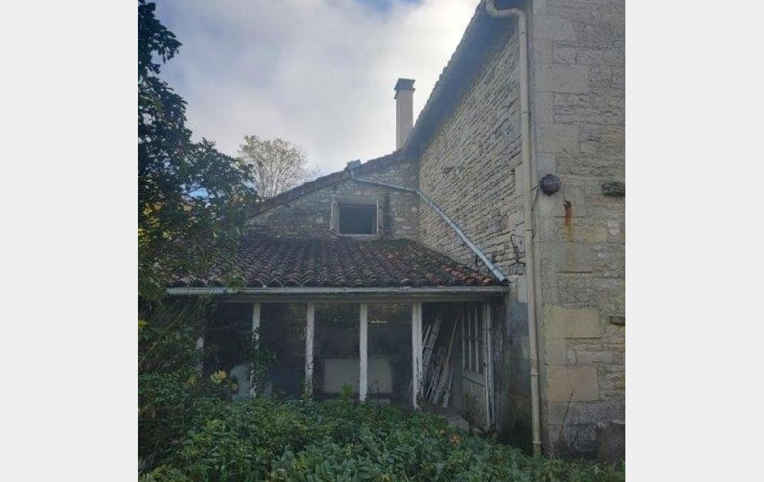 AGENCE TIC RUFFEC : Maison / Villa | RUFFEC (16700) | 208 m2 | 85 000 € 