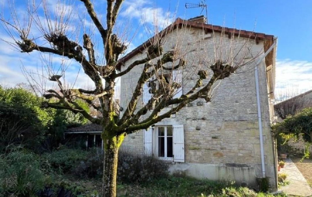 AGENCE TIC RUFFEC : Maison / Villa | RUFFEC (16700) | 208 m2 | 85 000 € 