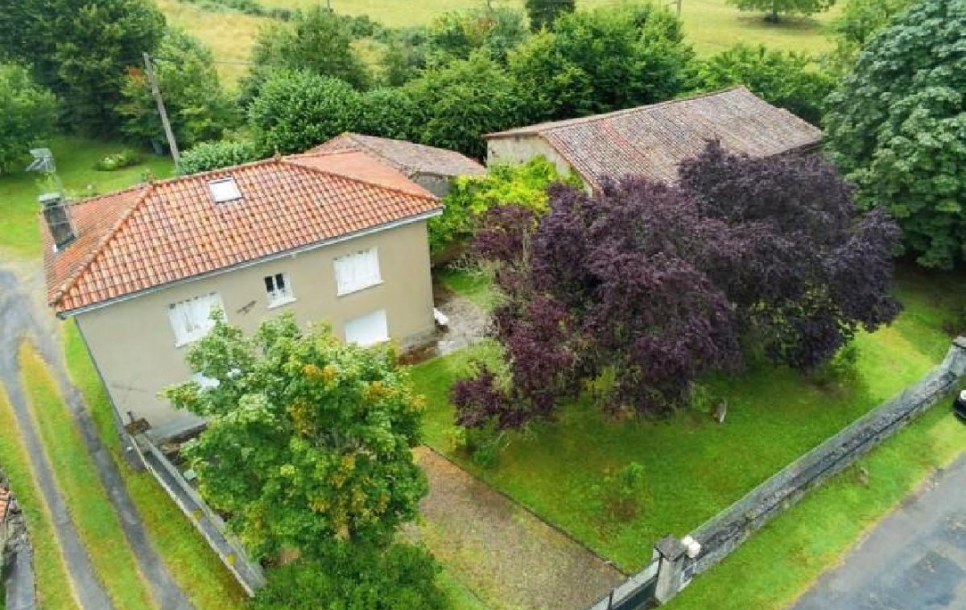 AGENCE TIC RUFFEC : Maison / Villa | CHAMPAGNE-MOUTON (16350) | 111 m2 | 96 774 € 