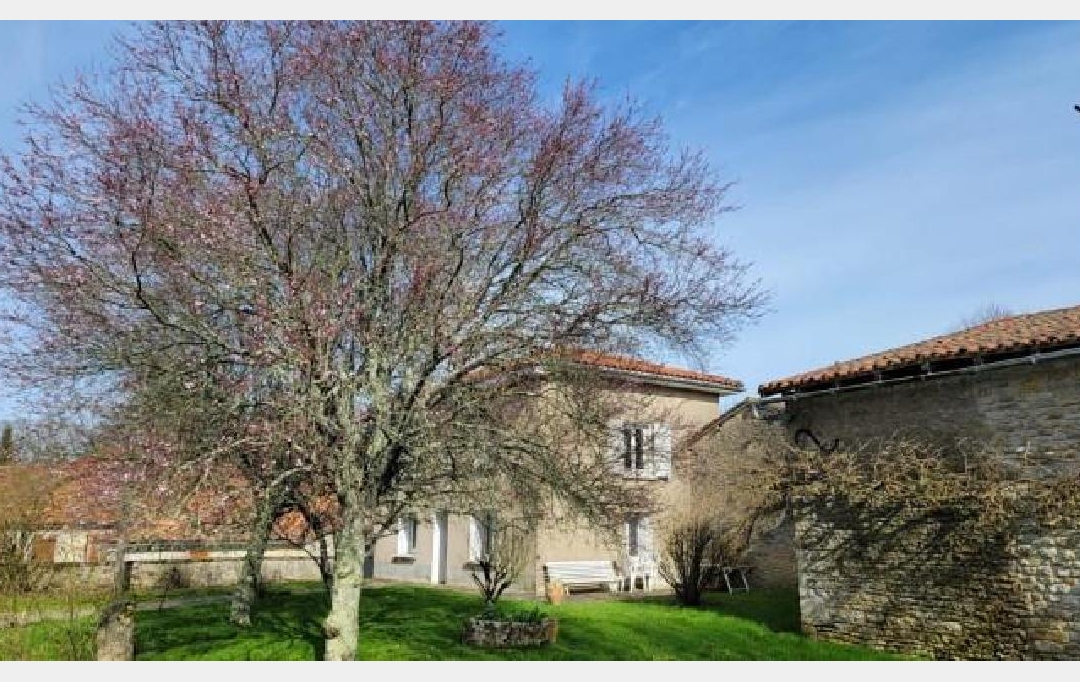 AGENCE TIC RUFFEC : Maison / Villa | CHAMPAGNE-MOUTON (16350) | 111 m2 | 96 774 € 