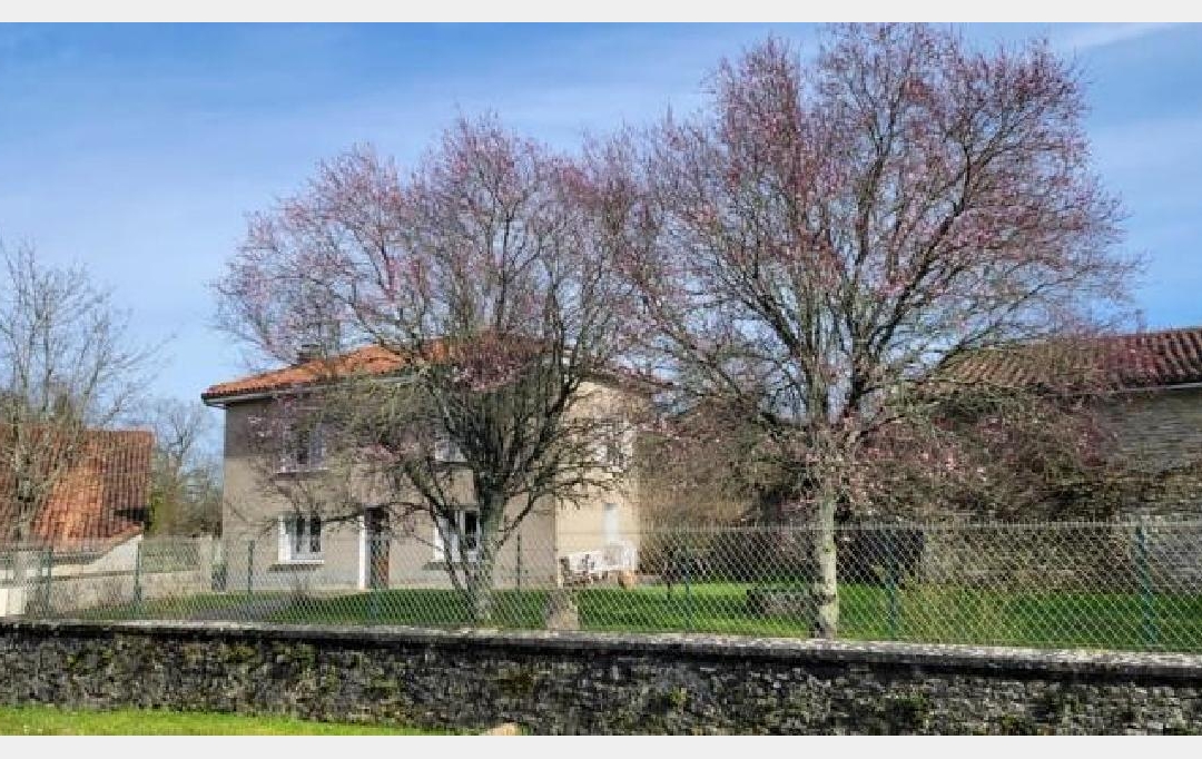 AGENCE TIC RUFFEC : Maison / Villa | CHAMPAGNE-MOUTON (16350) | 111 m2 | 96 774 € 