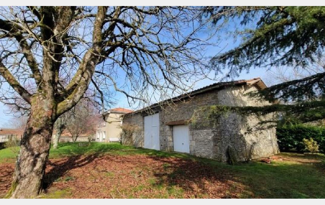 AGENCE TIC RUFFEC : Maison / Villa | CHAMPAGNE-MOUTON (16350) | 111 m2 | 96 774 € 