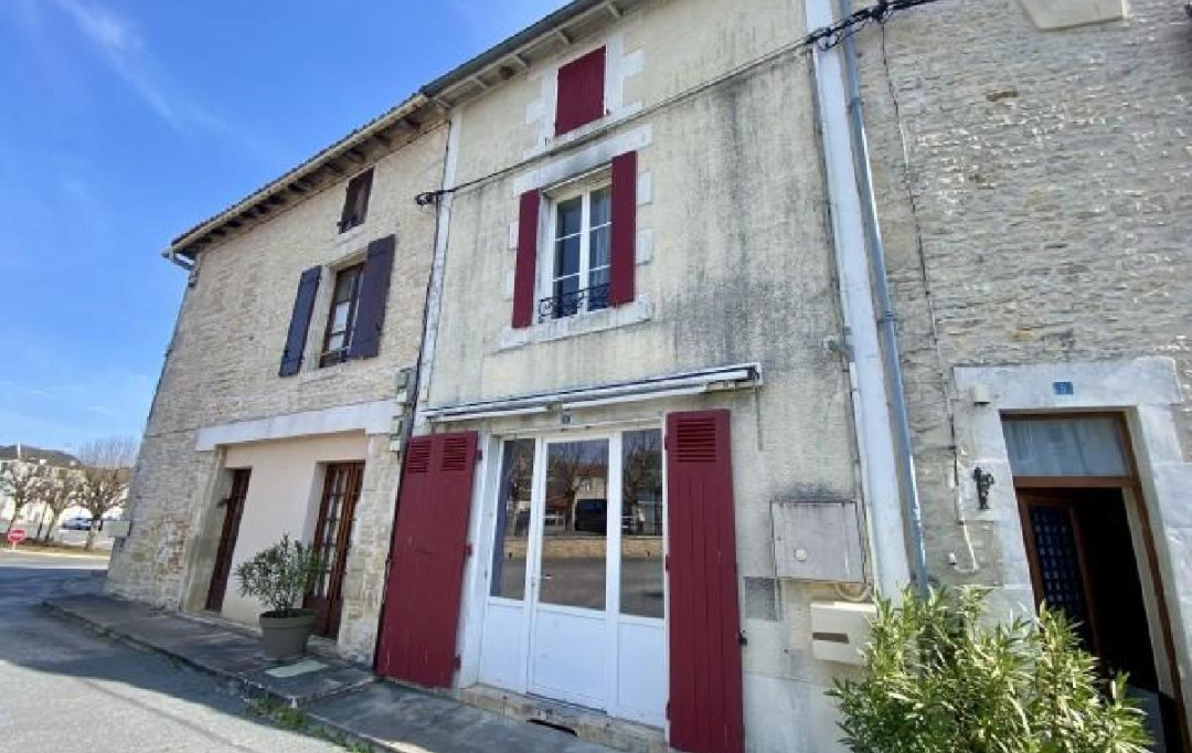 AGENCE TIC RUFFEC : Maison / Villa | CHAMPAGNE-MOUTON (16350) | 97 m2 | 56 000 € 