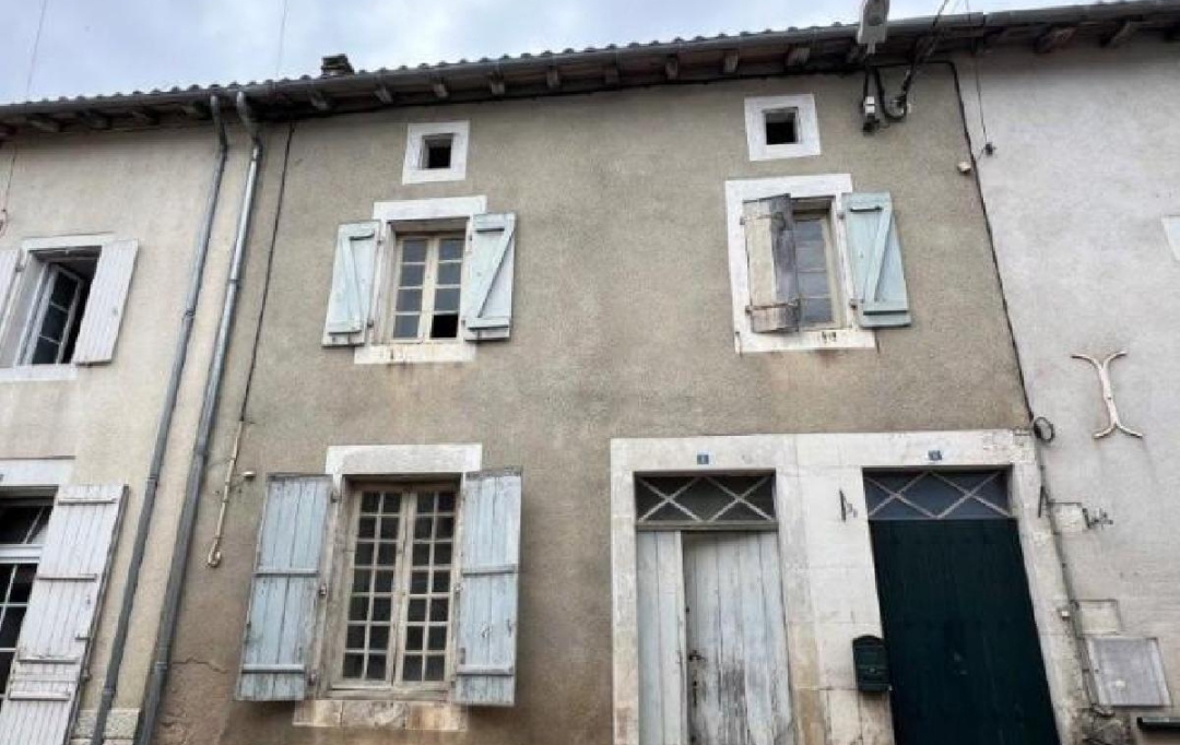 AGENCE TIC RUFFEC : House | CHAMPAGNE-MOUTON (16350) | 99 m2 | 55 000 € 