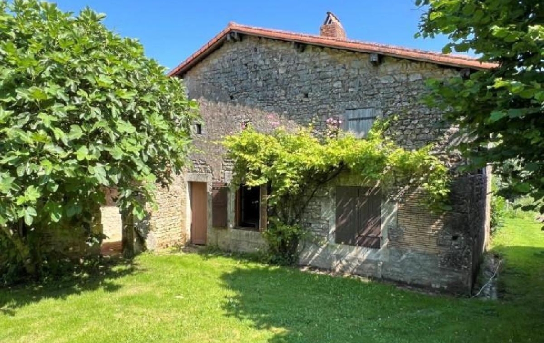 AGENCE TIC RUFFEC : Maison / Villa | CHAMPAGNE-MOUTON (16350) | 84 m2 | 112 350 € 