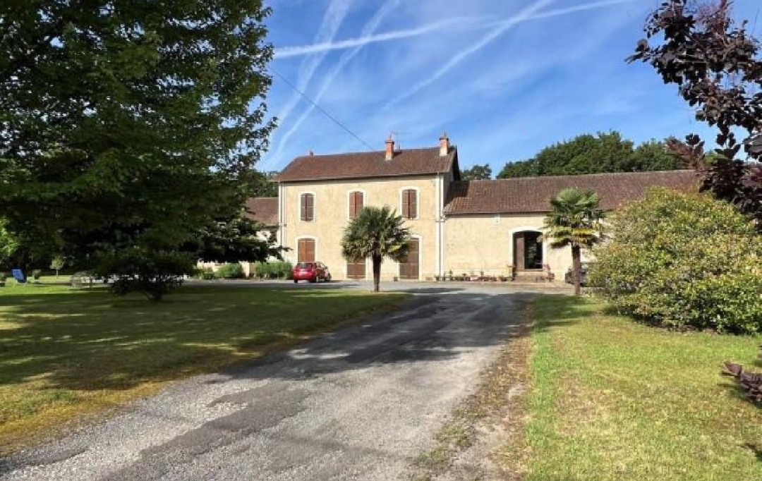 AGENCE TIC RUFFEC : House | VERTEUIL-SUR-CHARENTE (16510) | 220 m2 | 326 300 € 