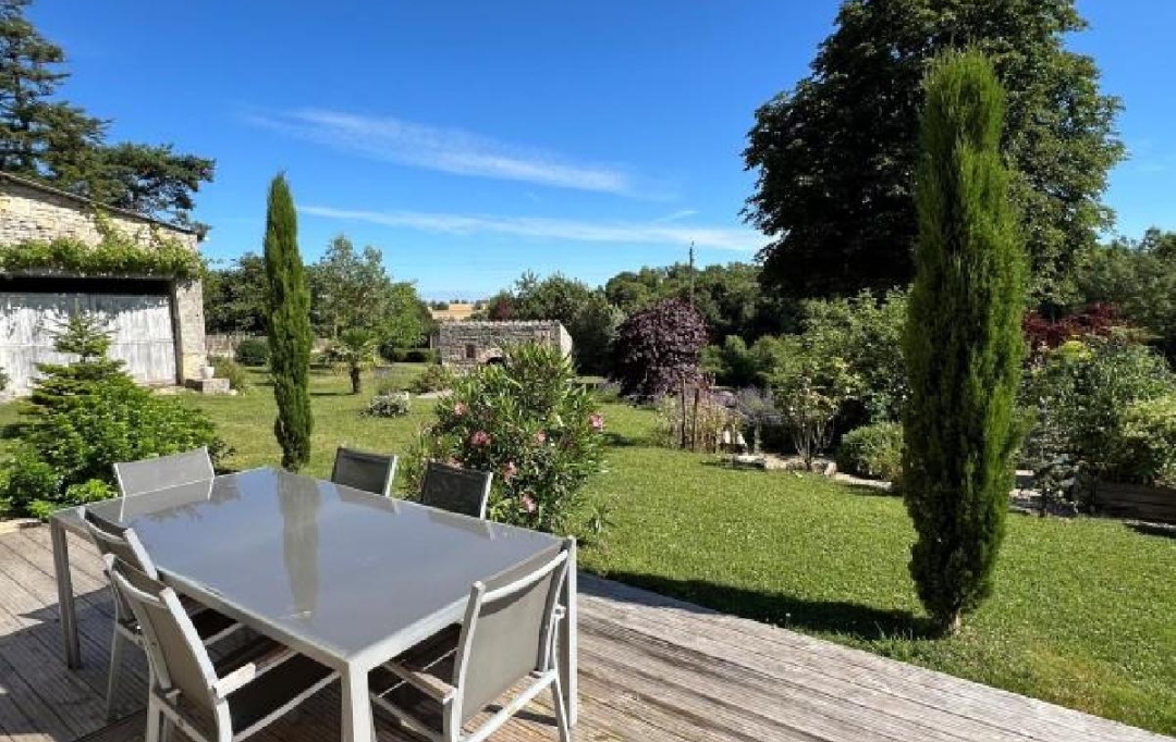 AGENCE TIC RUFFEC : Maison / Villa | VERTEUIL-SUR-CHARENTE (16510) | 165 m2 | 249 950 € 