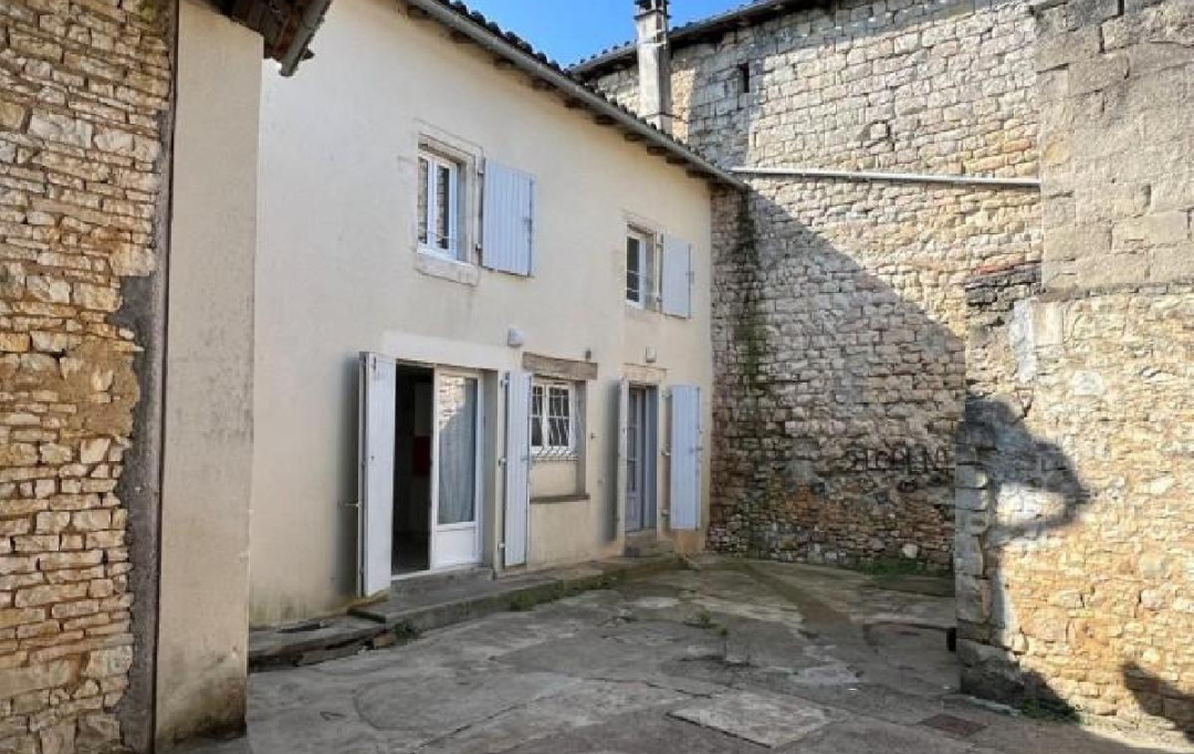 AGENCE TIC RUFFEC : House | CHAMPAGNE-MOUTON (16350) | 154 m2 | 86 000 € 