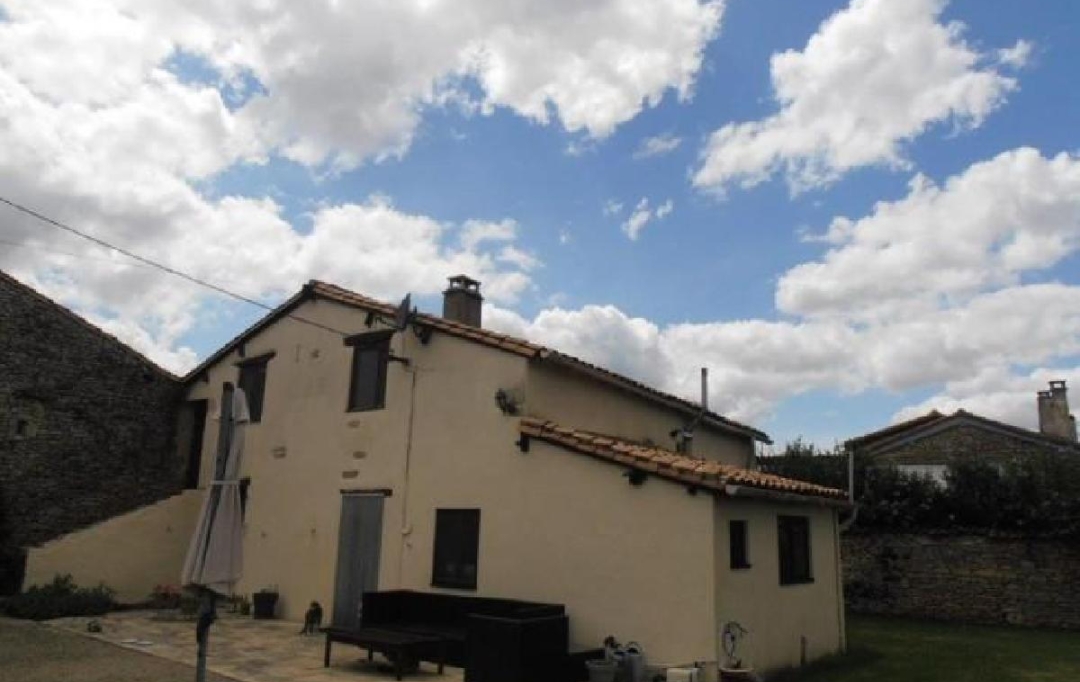 AGENCE TIC RUFFEC : Maison / Villa | LEZAY (79120) | 120 m2 | 139 700 € 