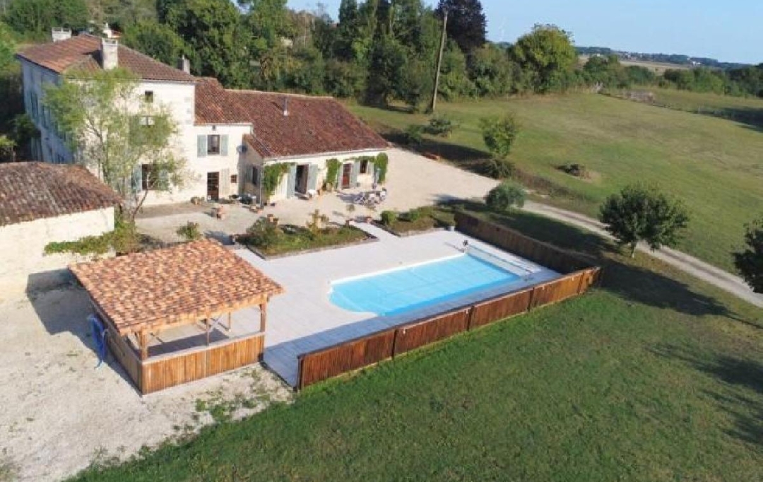 AGENCE TIC RUFFEC : House | RUFFEC (16700) | 297 m2 | 494 000 € 