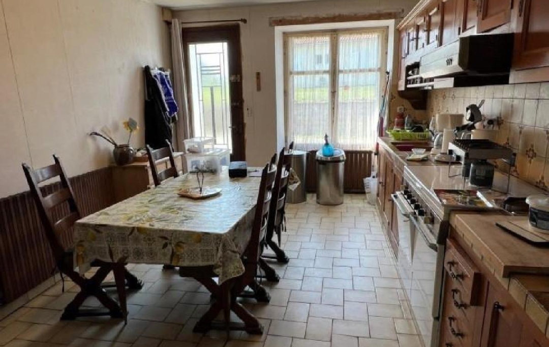 AGENCE TIC RUFFEC : House | SAINT-CLAUD (16450) | 105 m2 | 57 000 € 