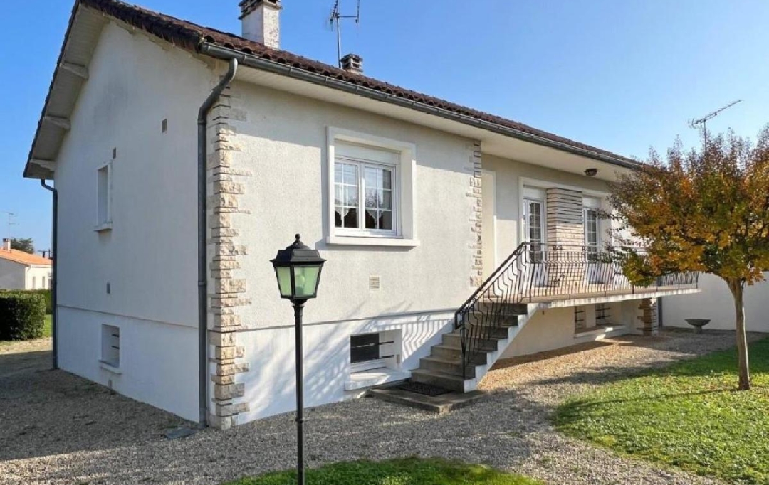 AGENCE TIC RUFFEC : House | RUFFEC (16700) | 114 m2 | 154 250 € 