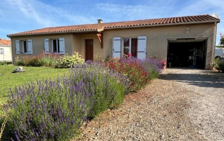 Maison   RUFFEC  106 m2 149 800 € 