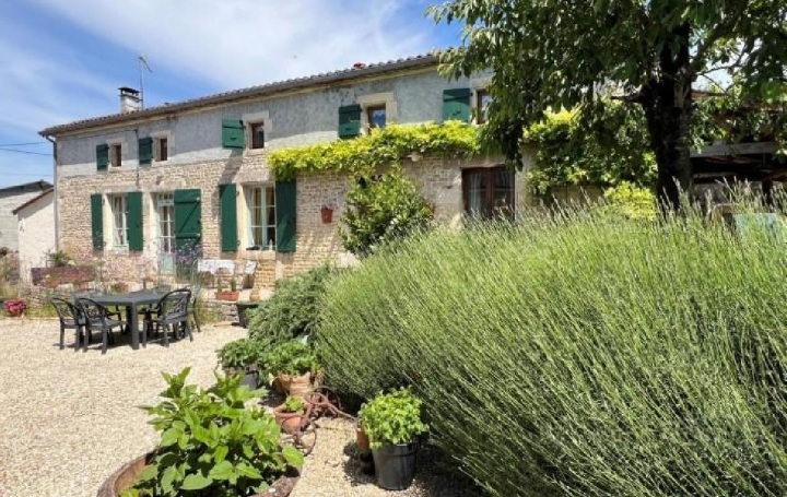 Maison   AUNAC  167 m2 239 000 € 